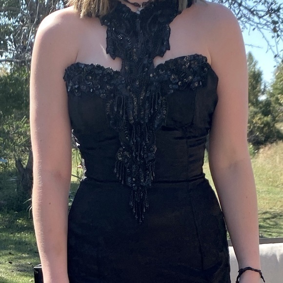 Black Prom dress 11/12 - Picture 5 of 16